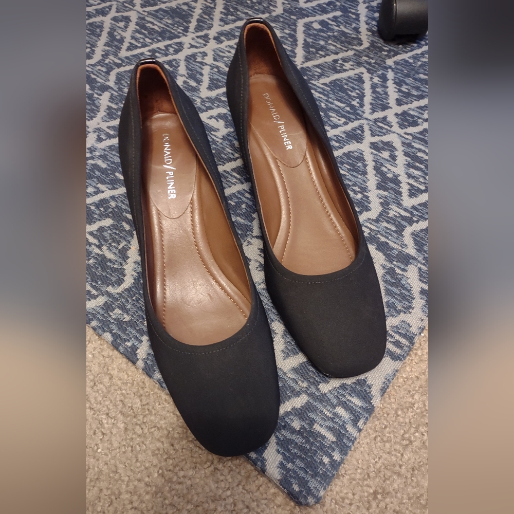 Donald J Pliner Corin Block Heel Pump Sz 9.5